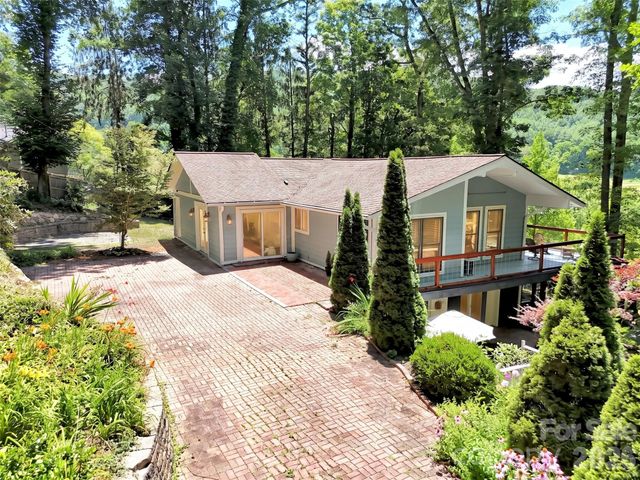 28 Wake Street, Waynesville, NC 28716