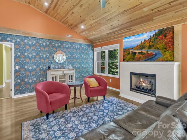 28 Wake Street, Waynesville, NC 28716