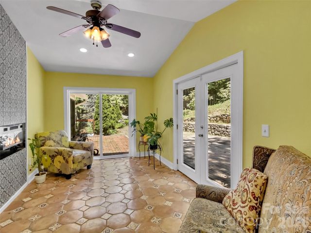 28 Wake Street, Waynesville, NC 28716