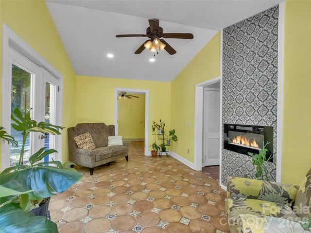 28 Wake Street, Waynesville, NC 28716
