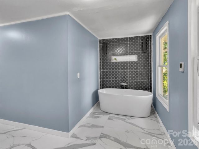 28 Wake Street, Waynesville, NC 28716
