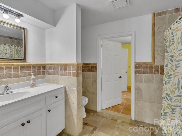 28 Wake Street, Waynesville, NC 28716