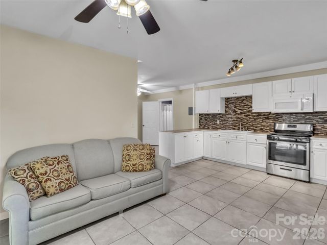 28 Wake Street, Waynesville, NC 28716