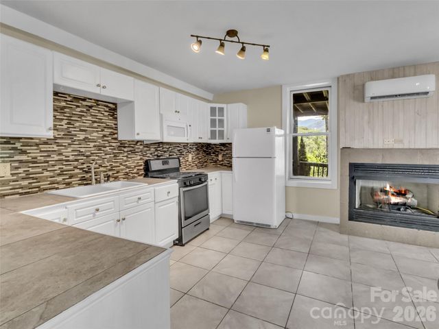 28 Wake Street, Waynesville, NC 28716