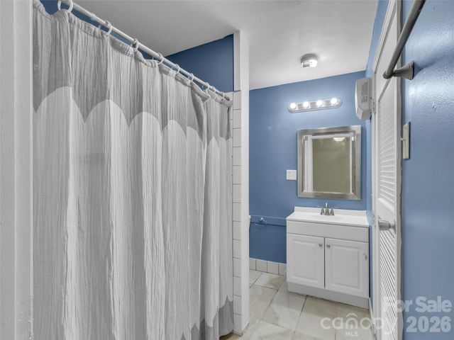 28 Wake Street, Waynesville, NC 28716