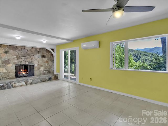 28 Wake Street, Waynesville, NC 28716