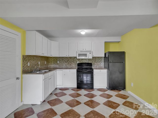 28 Wake Street, Waynesville, NC 28716