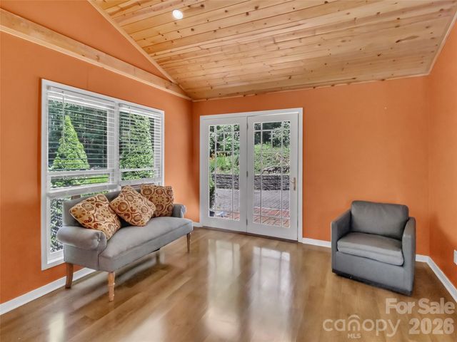 28 Wake Street, Waynesville, NC 28716