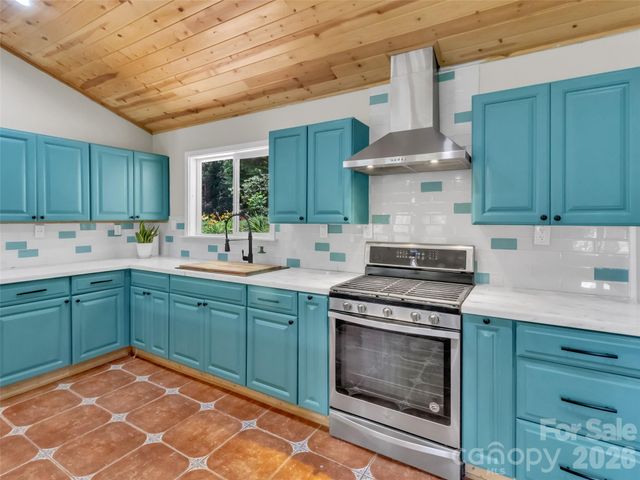 28 Wake Street, Waynesville, NC 28716