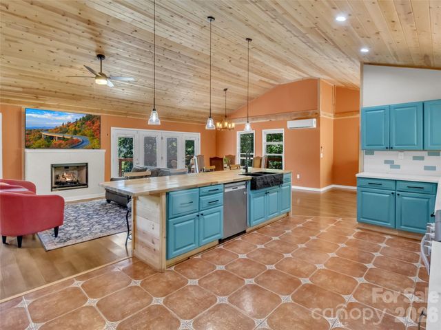 28 Wake Street, Waynesville, NC 28716