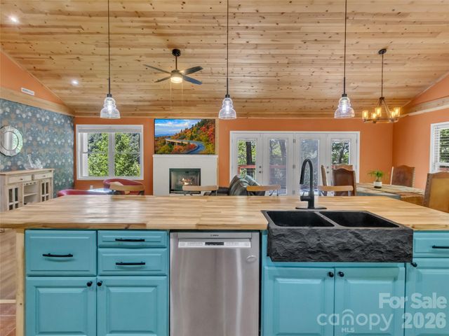 28 Wake Street, Waynesville, NC 28716