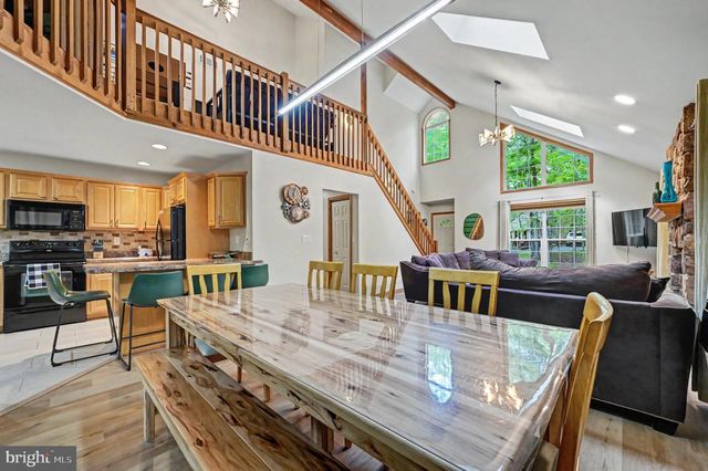 1122 RANGER TRL, Pocono Lake, PA 18347