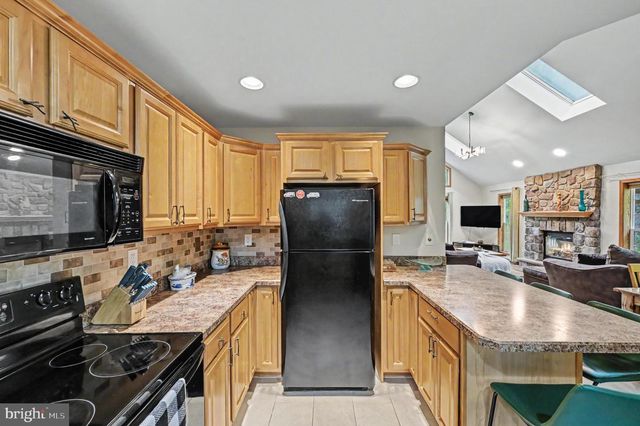 1122 RANGER TRL, Pocono Lake, PA 18347