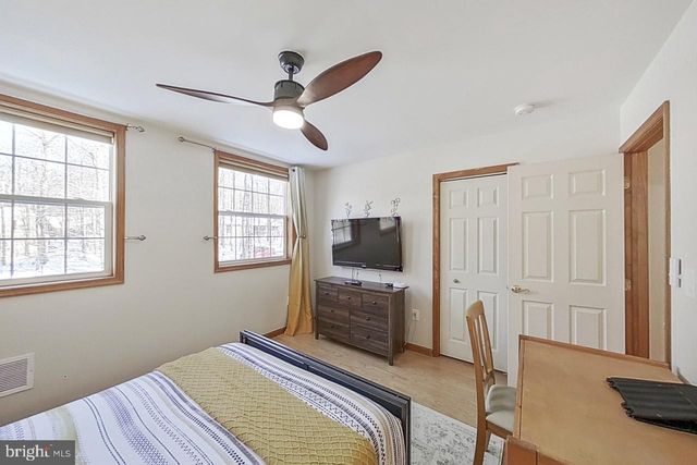 1122 RANGER TRL, Pocono Lake, PA 18347