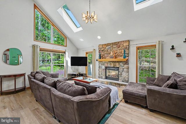 1122 RANGER TRL, Pocono Lake, PA 18347