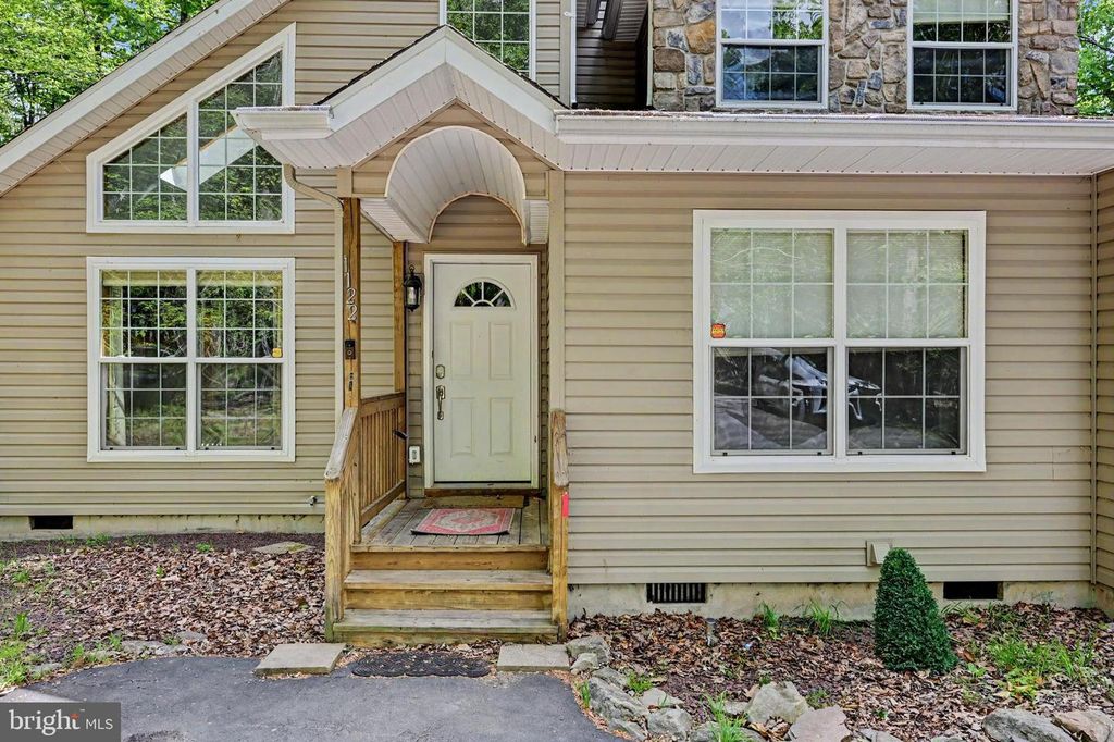 1122 RANGER TRL, Pocono Lake, PA 18347