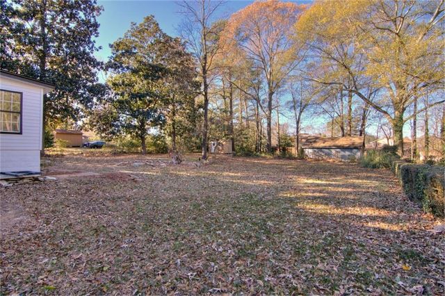 1215 Sheppard Place, Stone Mountain, GA 30083