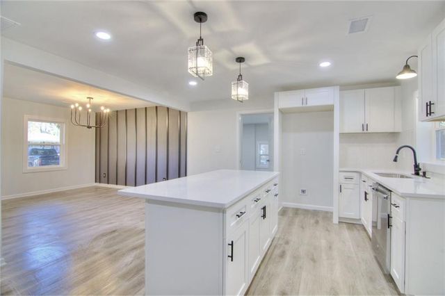 1215 Sheppard Place, Stone Mountain, GA 30083