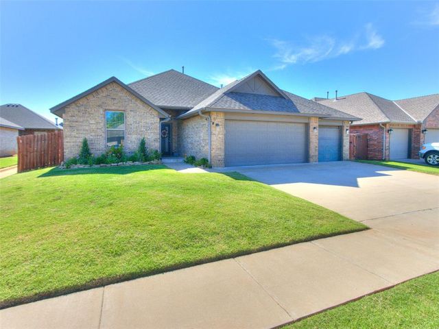 8921 Stacy Lynn Lane, Yukon, OK 73099
