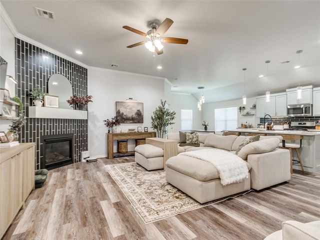 8921 Stacy Lynn Lane, Yukon, OK 73099