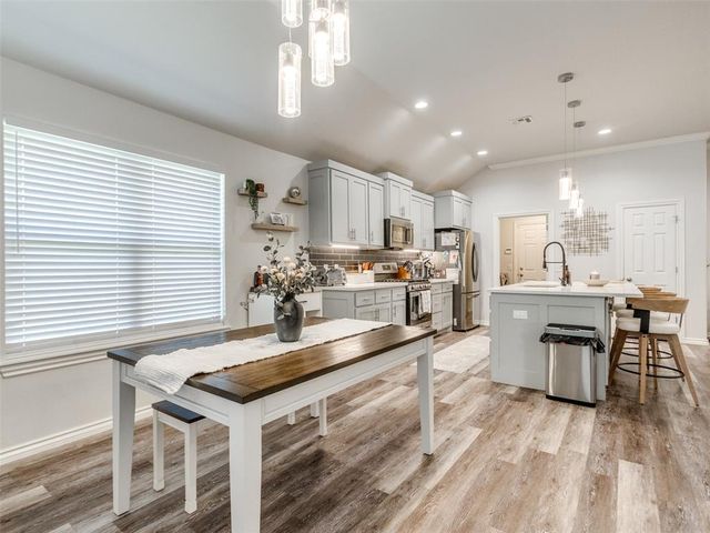 8921 Stacy Lynn Lane, Yukon, OK 73099