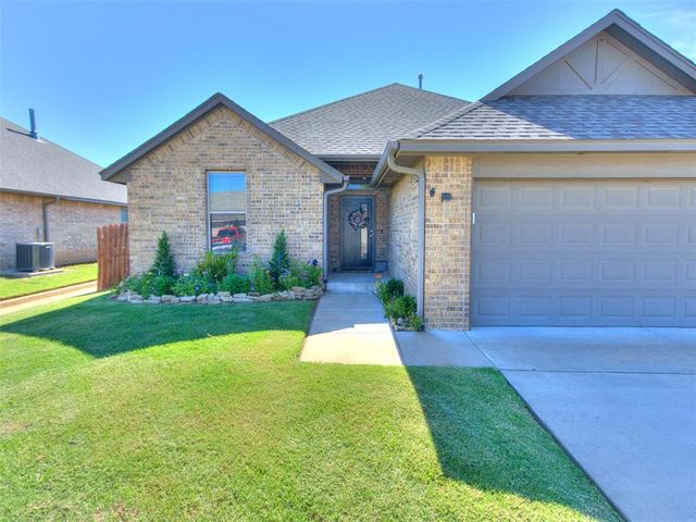 8921 Stacy Lynn Lane, Yukon, OK 73099