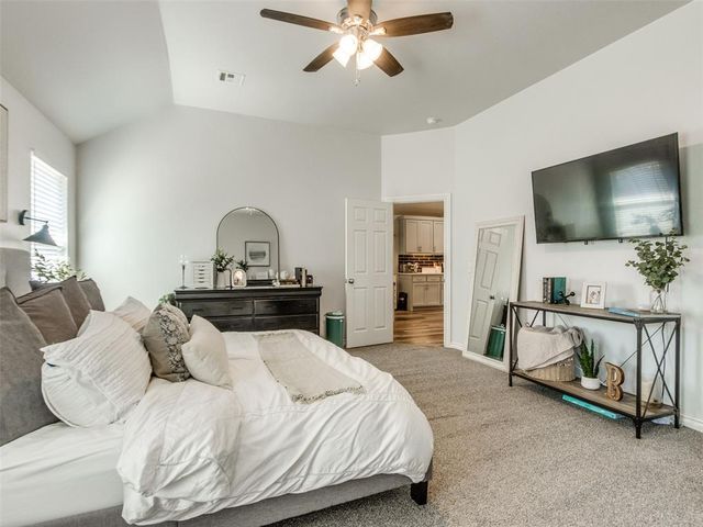 8921 Stacy Lynn Lane, Yukon, OK 73099
