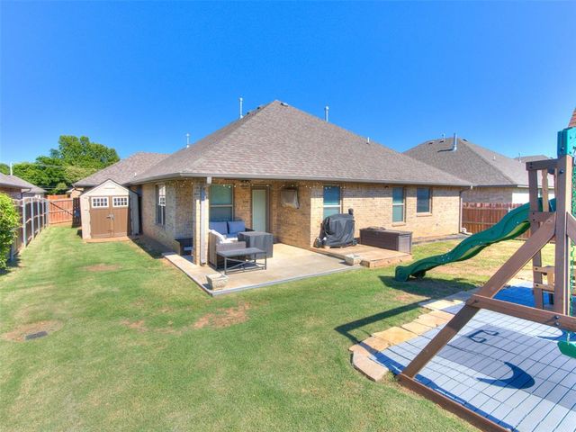 8921 Stacy Lynn Lane, Yukon, OK 73099