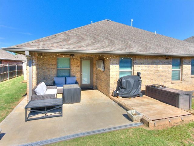 8921 Stacy Lynn Lane, Yukon, OK 73099