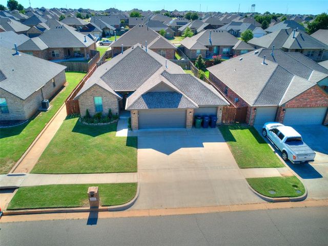 8921 Stacy Lynn Lane, Yukon, OK 73099