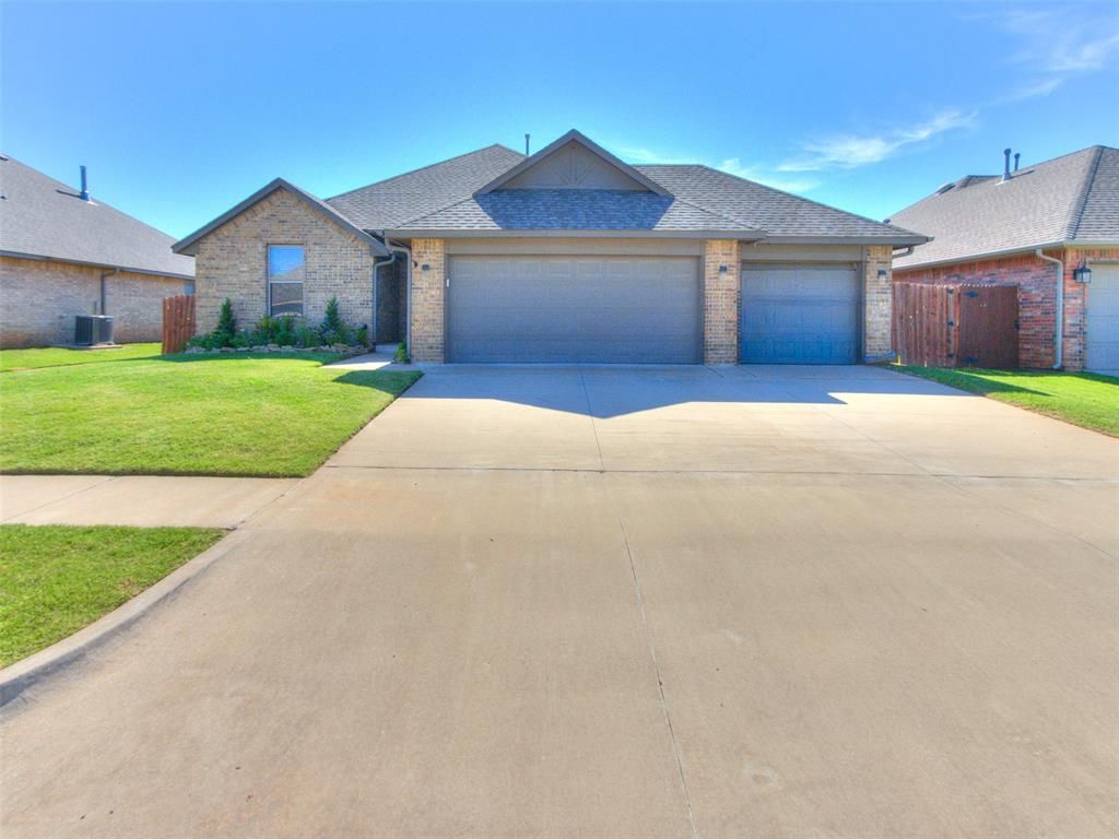 8921 Stacy Lynn Lane, Yukon, OK 73099