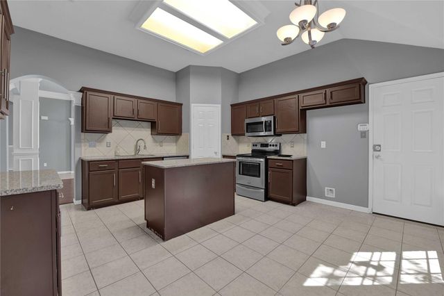 27186 Kings Manor Drive S, Humble, TX 77339
