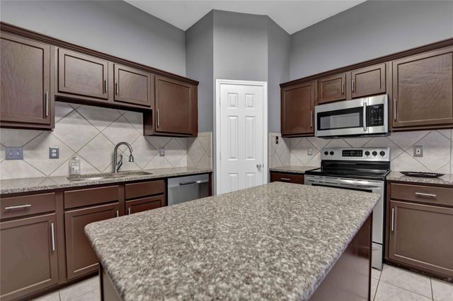 27186 Kings Manor Drive S, Humble, TX 77339