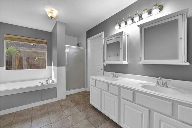 27186 Kings Manor Drive S, Humble, TX 77339