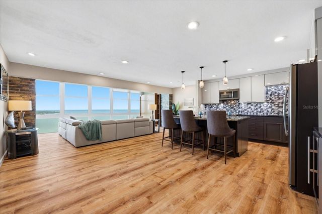 7200 SUNSHINE SKYWAY LANE S 16G, St Petersburg, FL 33711