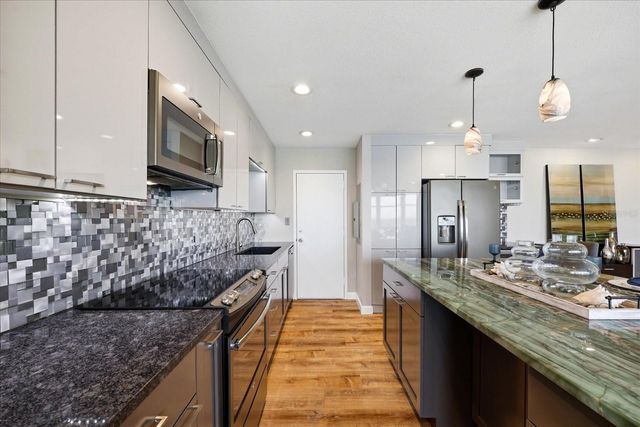 7200 SUNSHINE SKYWAY LANE S 16G, St Petersburg, FL 33711