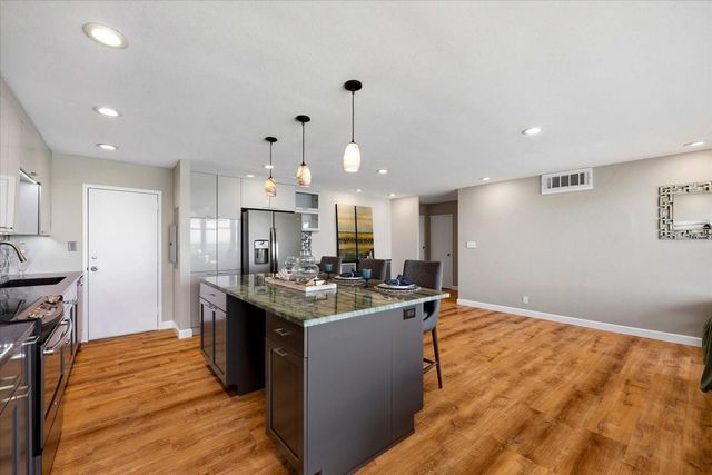 7200 SUNSHINE SKYWAY LANE S 16G, St Petersburg, FL 33711