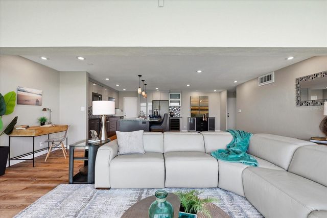 7200 SUNSHINE SKYWAY LANE S 16G, St Petersburg, FL 33711
