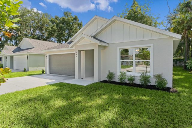 100 SEQUOIA TRAIL, Ocklawaha, FL 32179