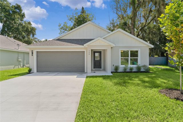100 SEQUOIA TRAIL, Ocklawaha, FL 32179