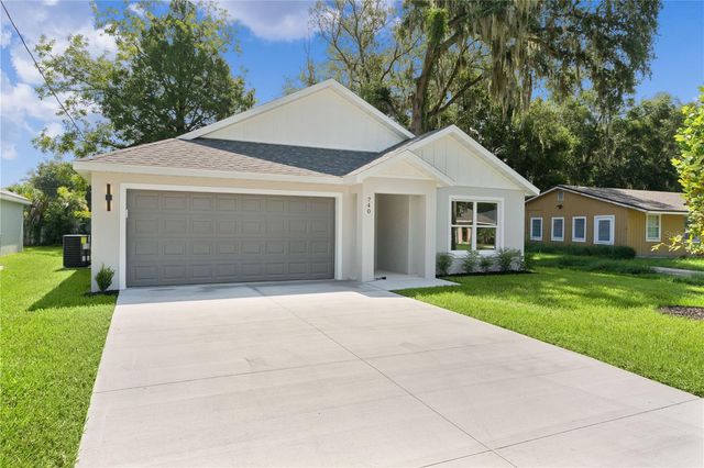 100 SEQUOIA TRAIL, Ocklawaha, FL 32179