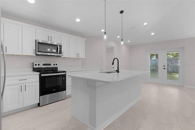 100 SEQUOIA TRAIL, Ocklawaha, FL 32179