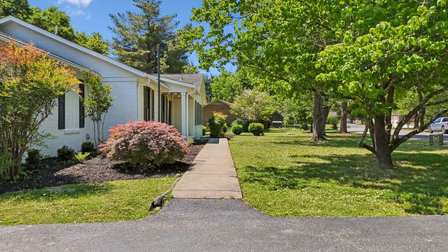 2250 Wiltshire Dr, Murfreesboro, TN 37129
