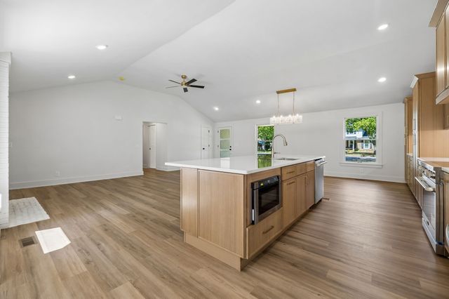 2250 Wiltshire Dr, Murfreesboro, TN 37129