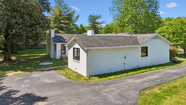 2250 Wiltshire Dr, Murfreesboro, TN 37129