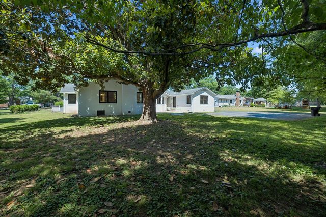 2250 Wiltshire Dr, Murfreesboro, TN 37129