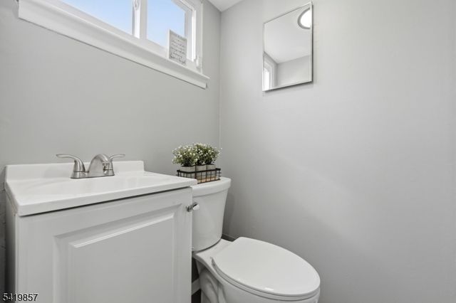 5 Epping Dr, Kenilworth Boro, NJ 07033