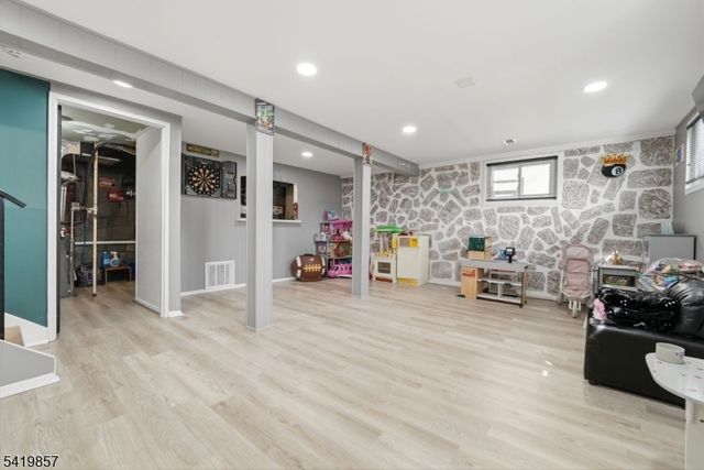 5 Epping Dr, Kenilworth Boro, NJ 07033