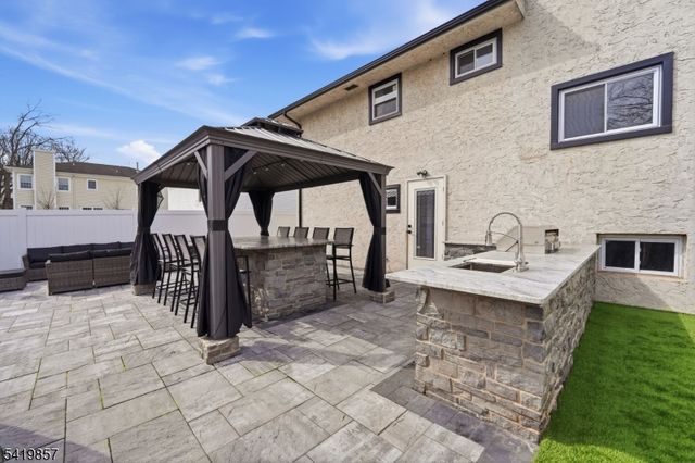 5 Epping Dr, Kenilworth Boro, NJ 07033