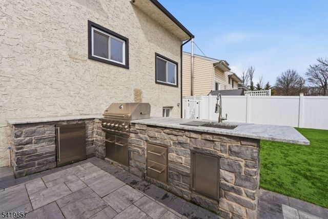 5 Epping Dr, Kenilworth Boro, NJ 07033